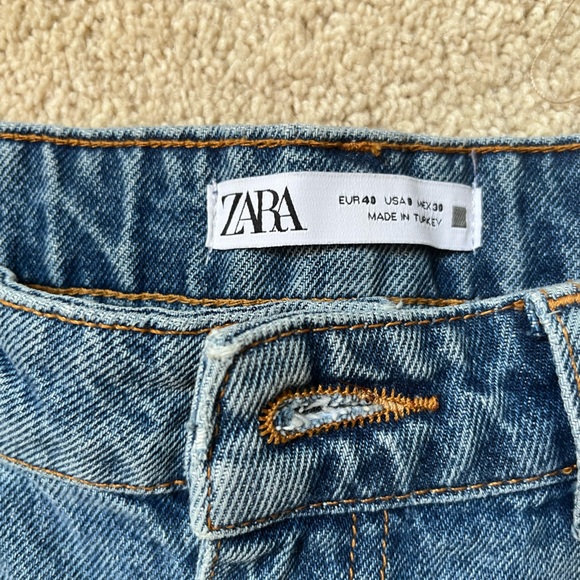 Zara Jean shorts w tattered edges - Picture 2 of 3